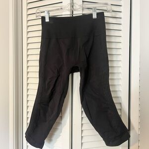 Black Lululemon Cropped Leggings